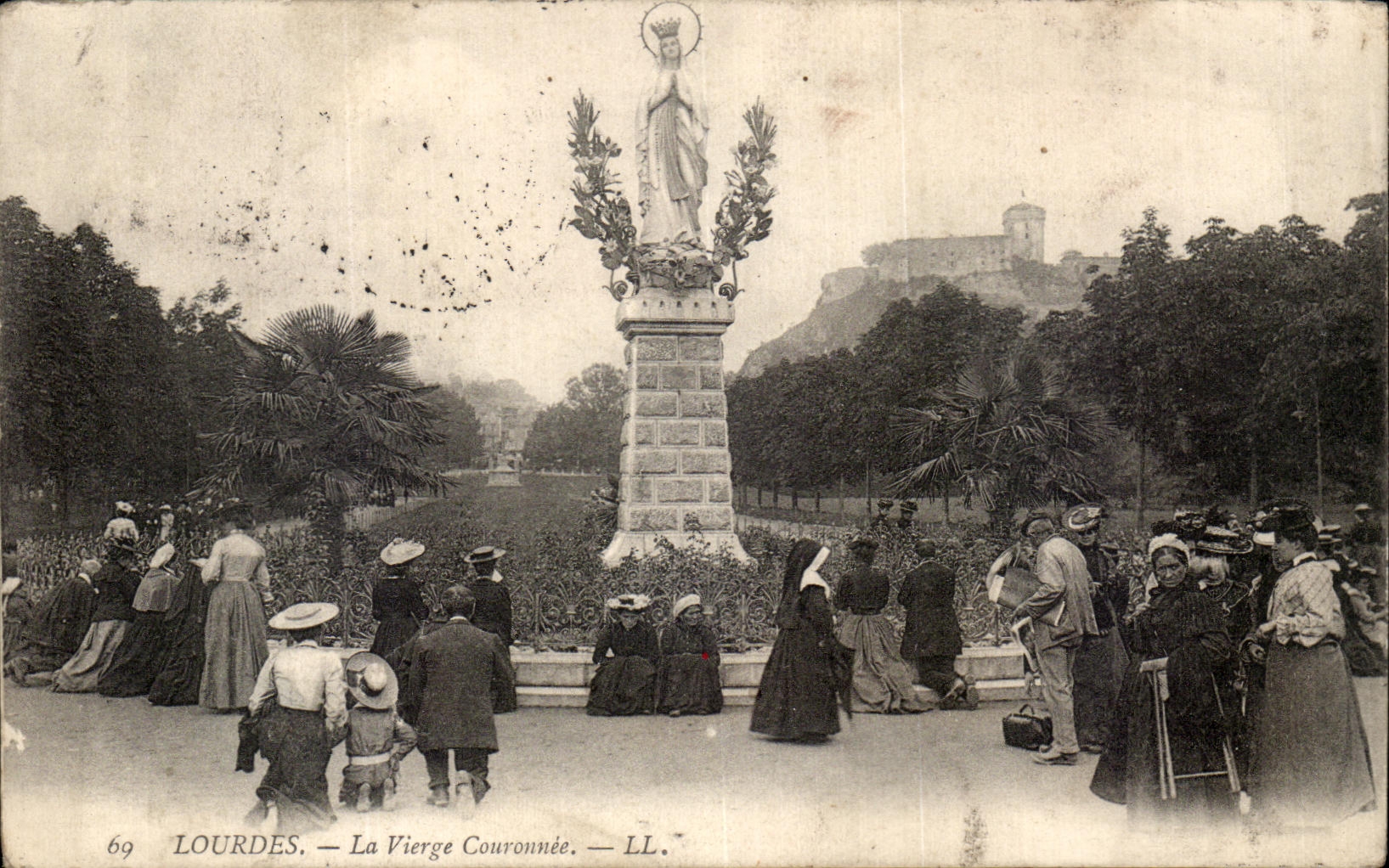 CPA Lourdes La Vierge Couronnee