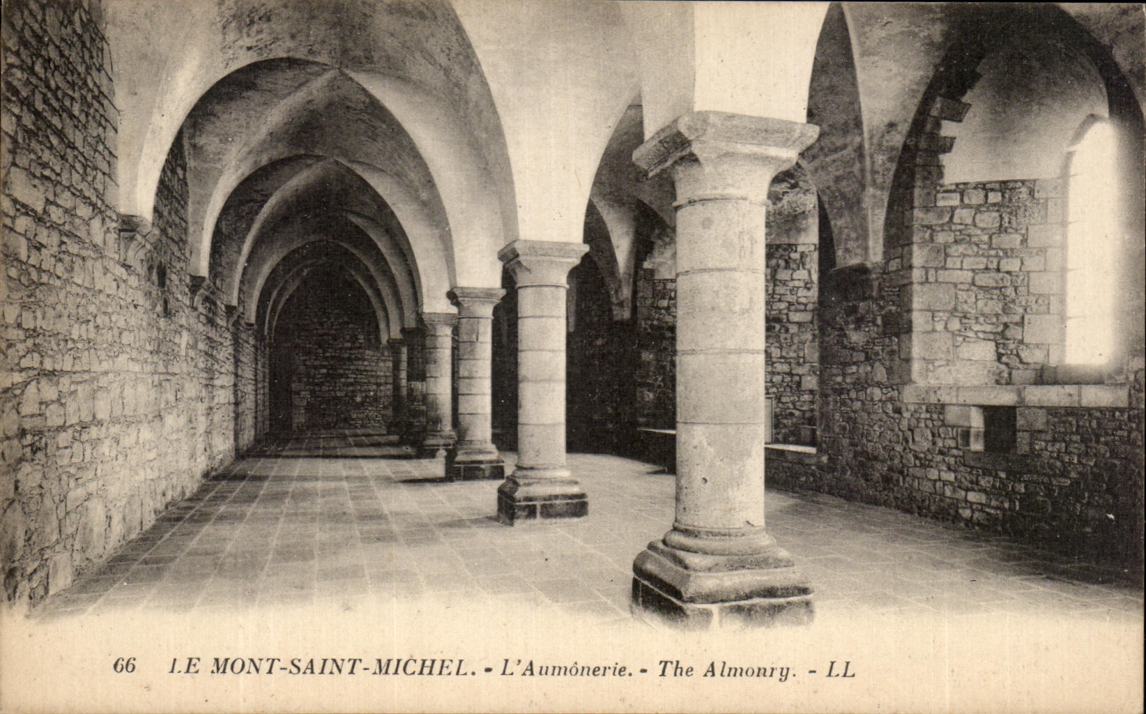 CPA Le mont Saint Michel L'Aumonerie