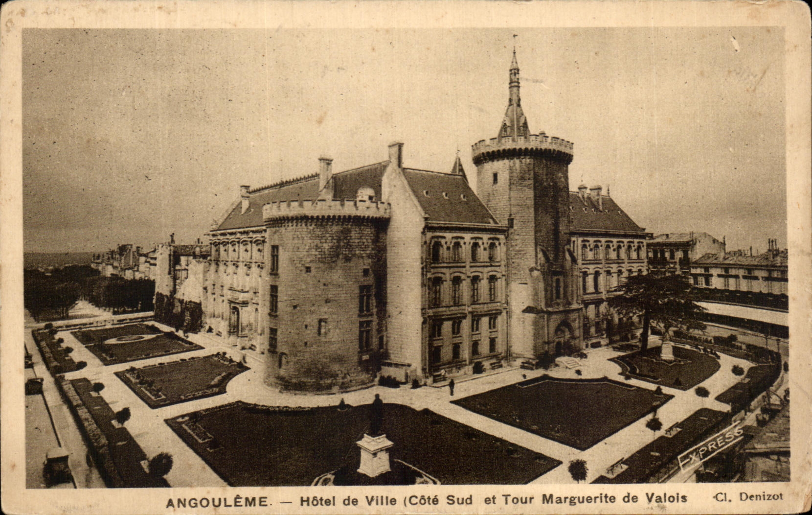 Angoulême — Hôtel de Ville (Côté Sud) et Tour Marguerite de Valois — Cl. Denizot