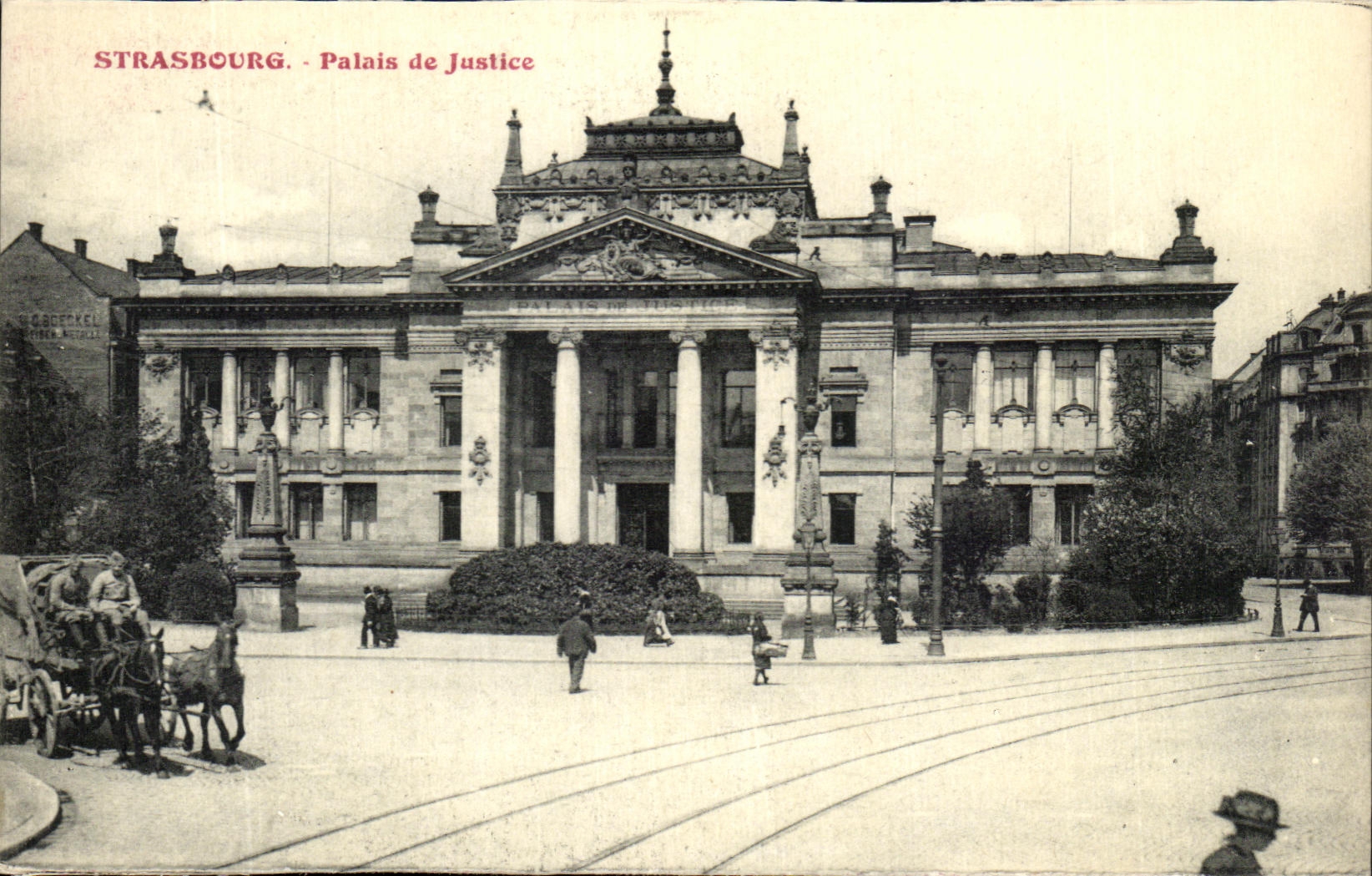 CPA Strasbourg Palais de Justice Caleches Militaires militaria 