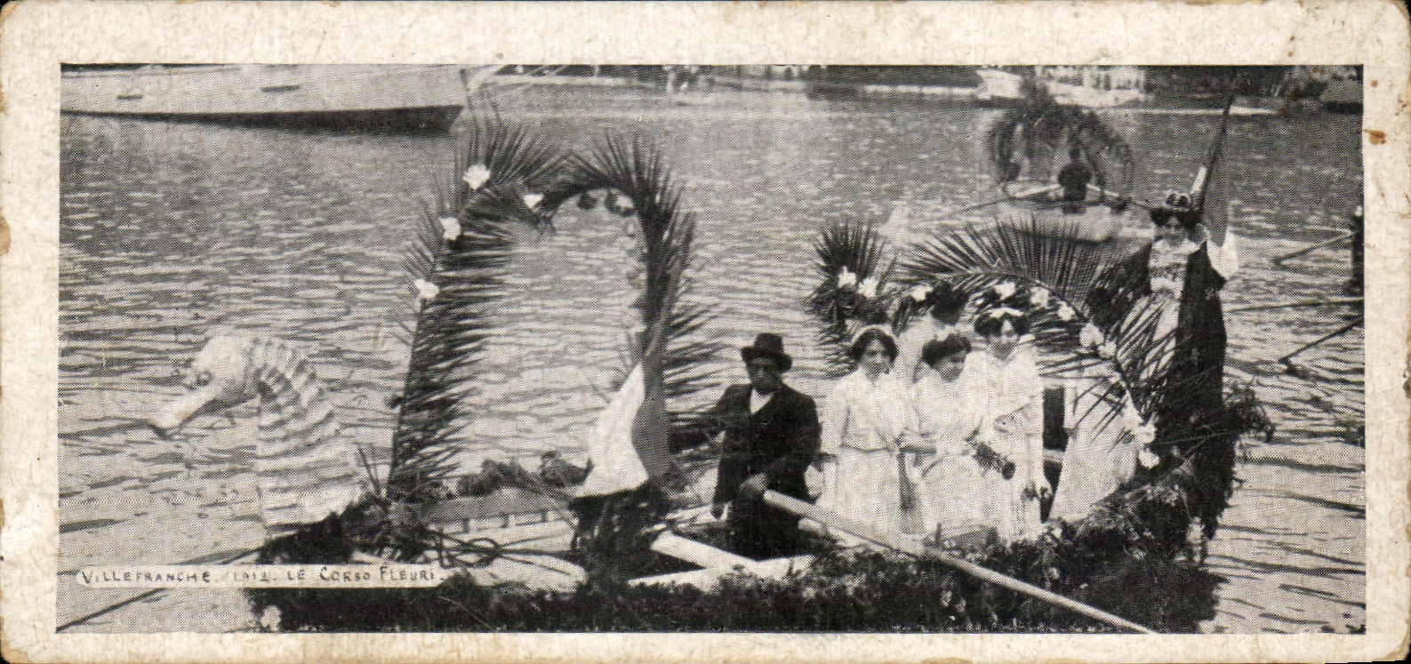 CPA Villefranche Le Corso fleuri Bateau 