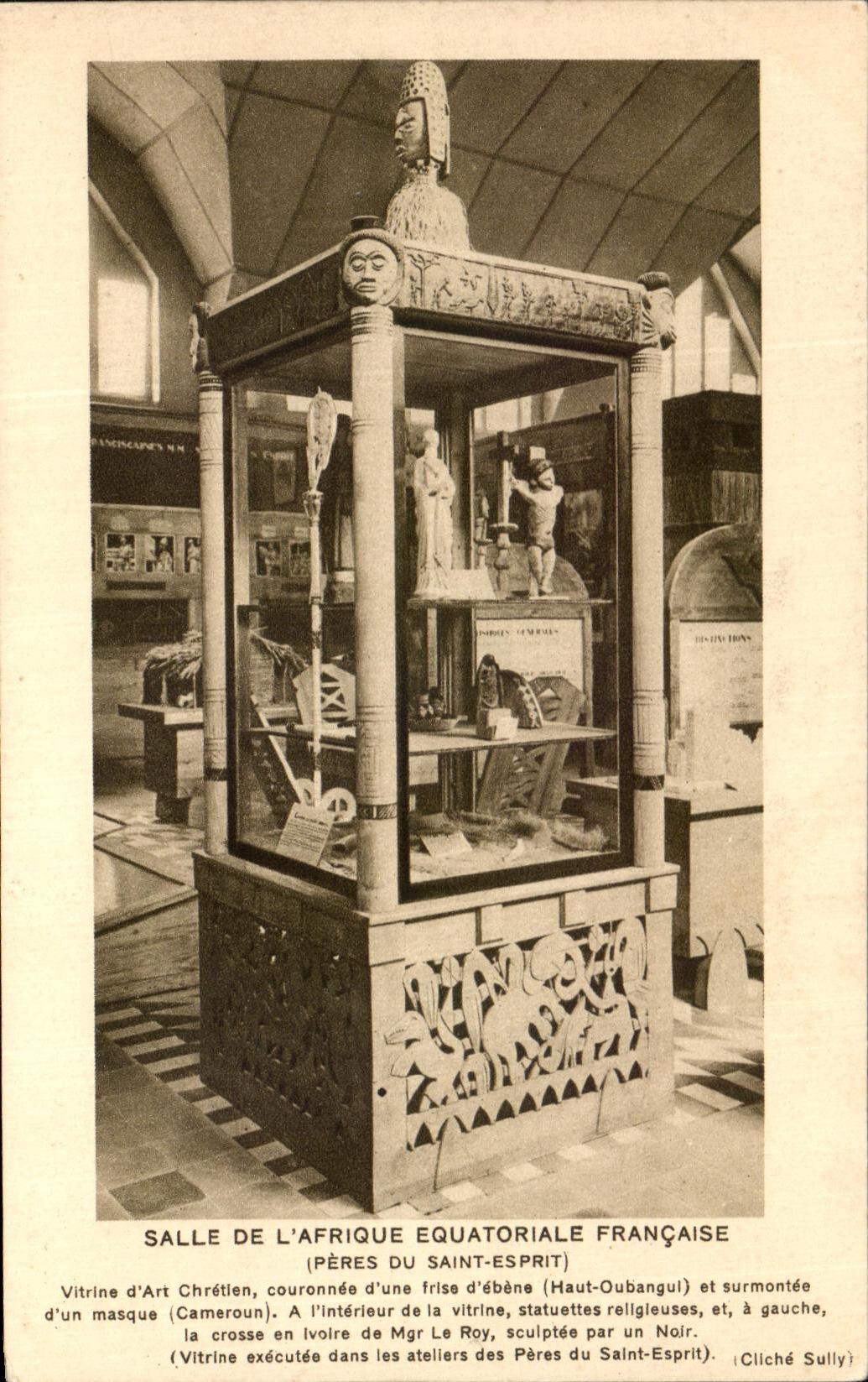 CPA Salle De L'Afrique Equatoriale Francaise Vitrine d'art Chretine 