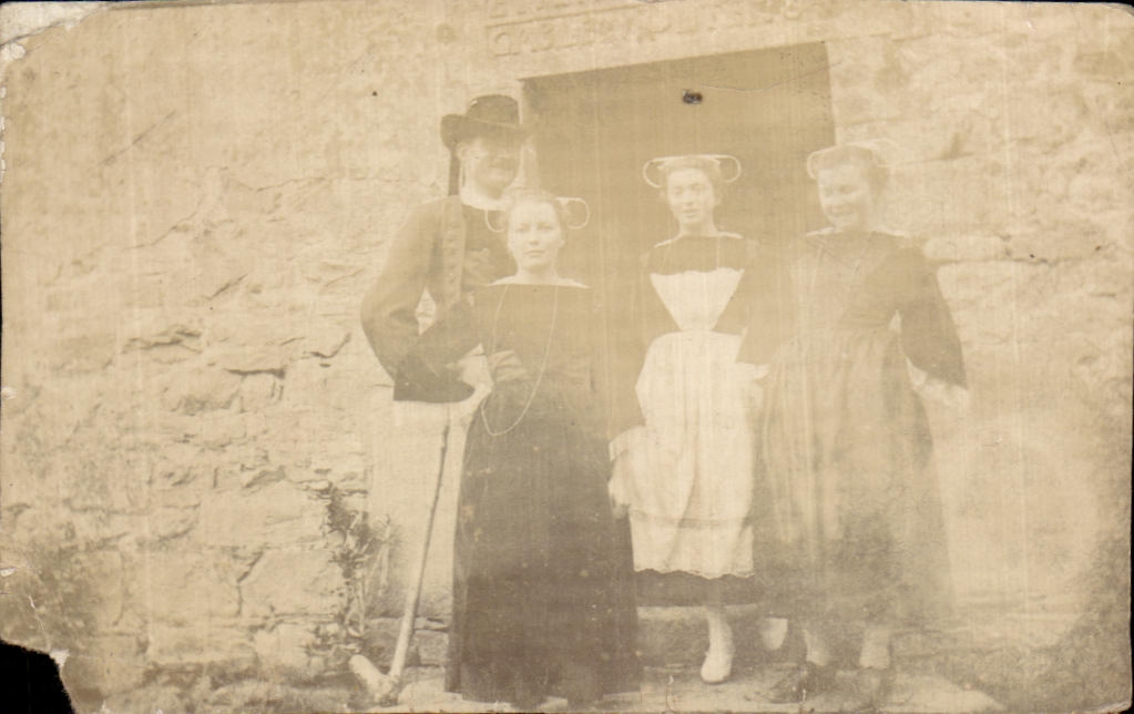 Photo Folklore Bretons Bretagne Costumes