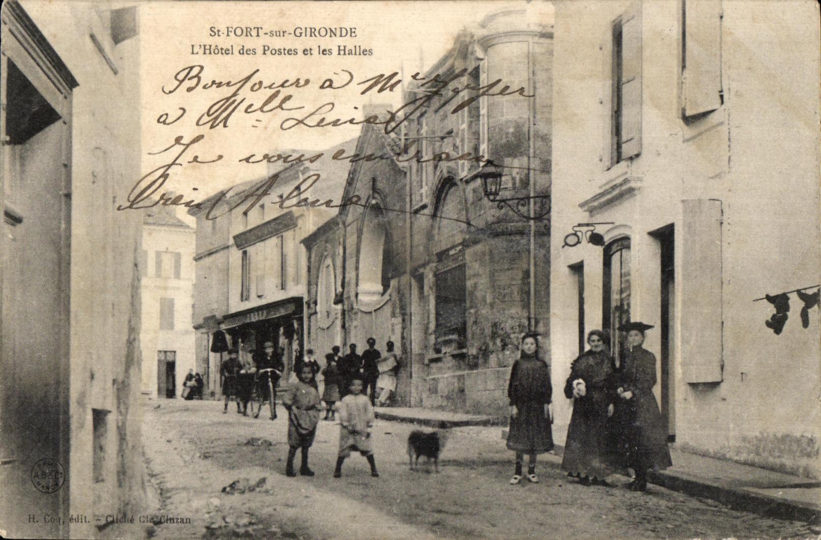 CPA St Fort Sur Gironde L'Hotel Des Postes Et Les Halles