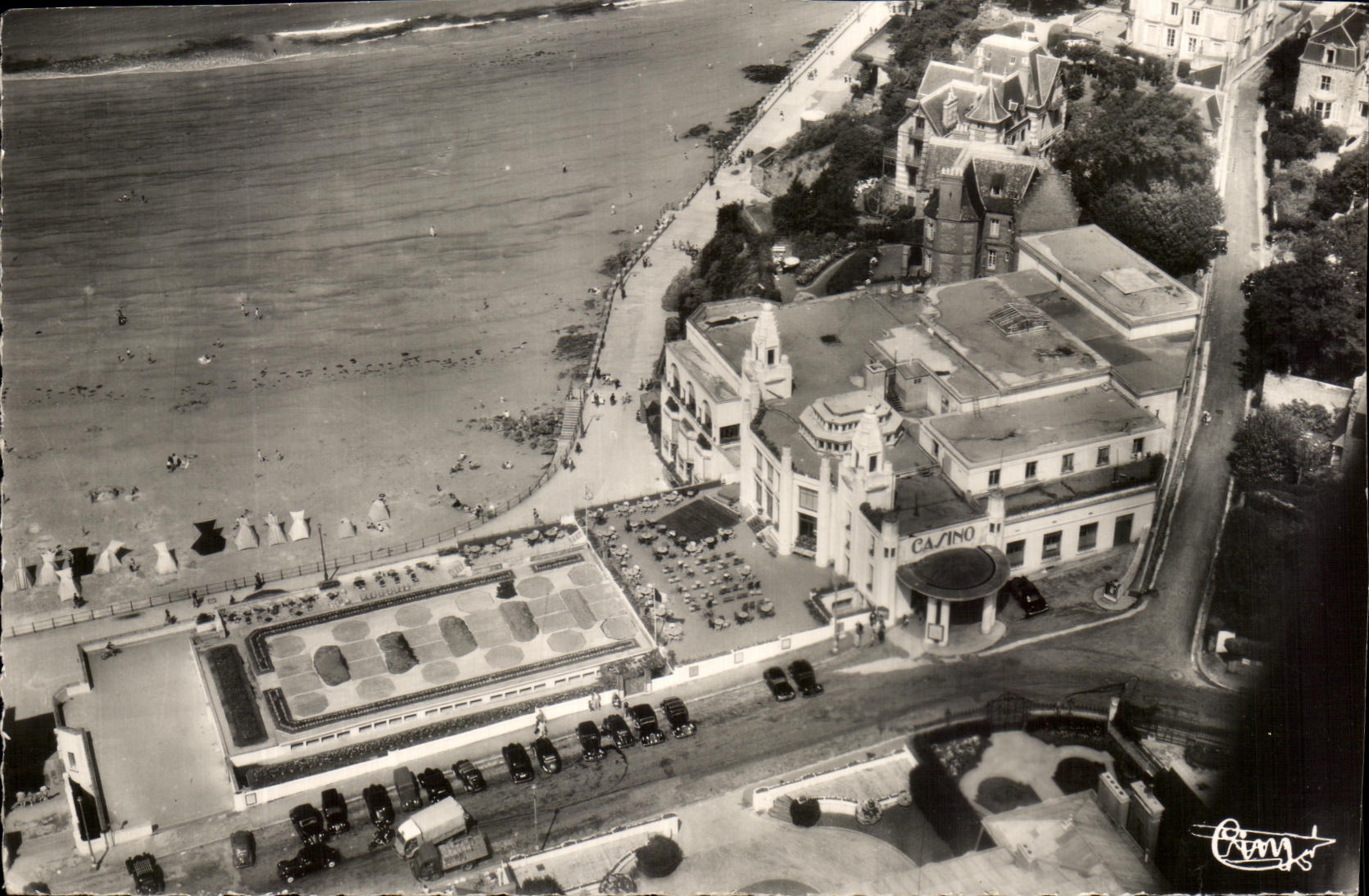 CPSM Dinard Vue aerienne Le Casino et la Promenade des Allies