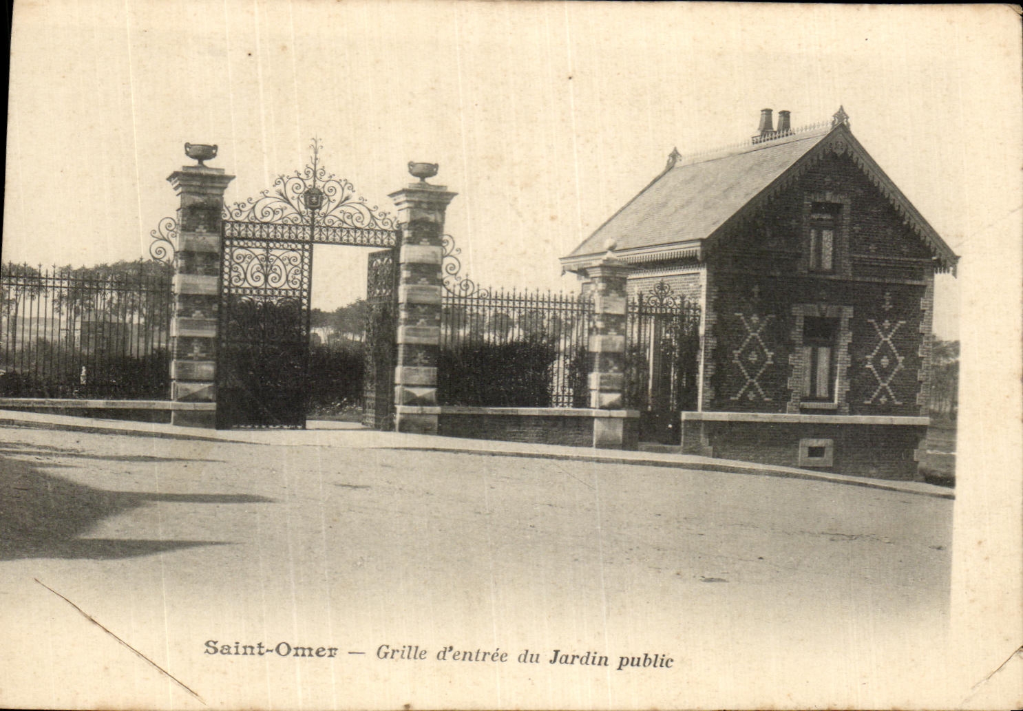 CPA Saint Omer Grille d'enree du Jardin Public