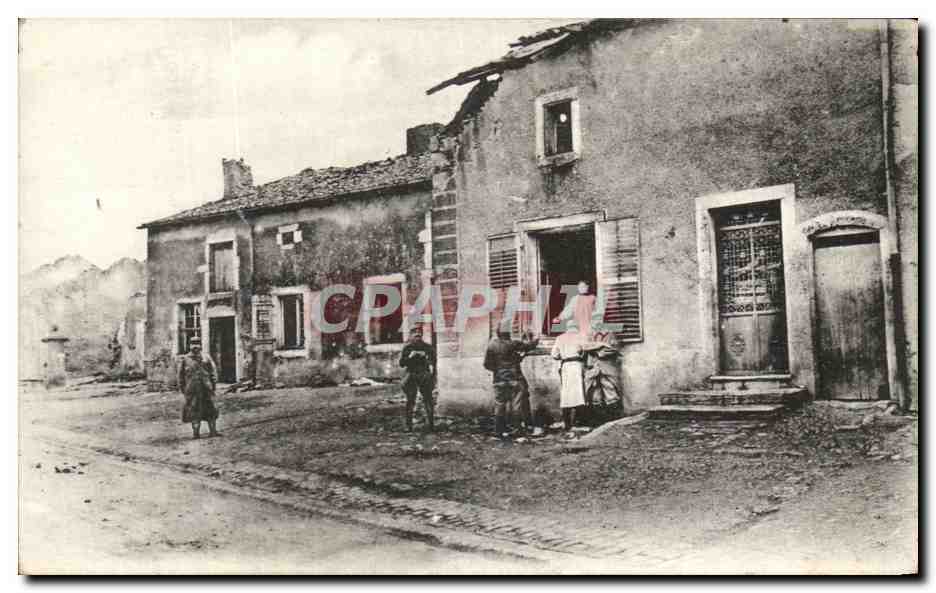 CPA Militaria Soldats dans un village 