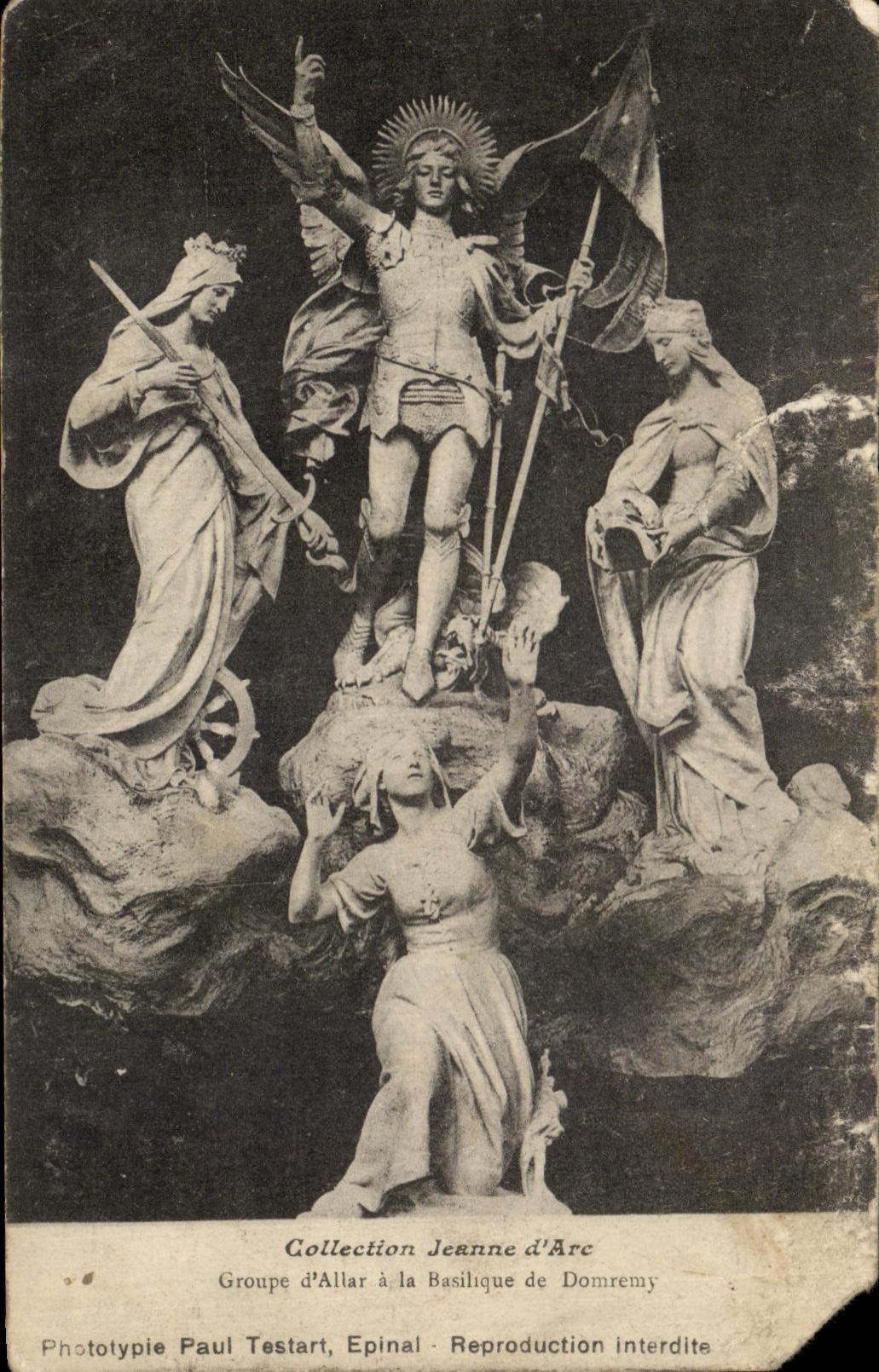 Antieke ansichtkaart Collectie Jeanne d'Are Groep d'Allar Aan De Basiliek Van Domremy