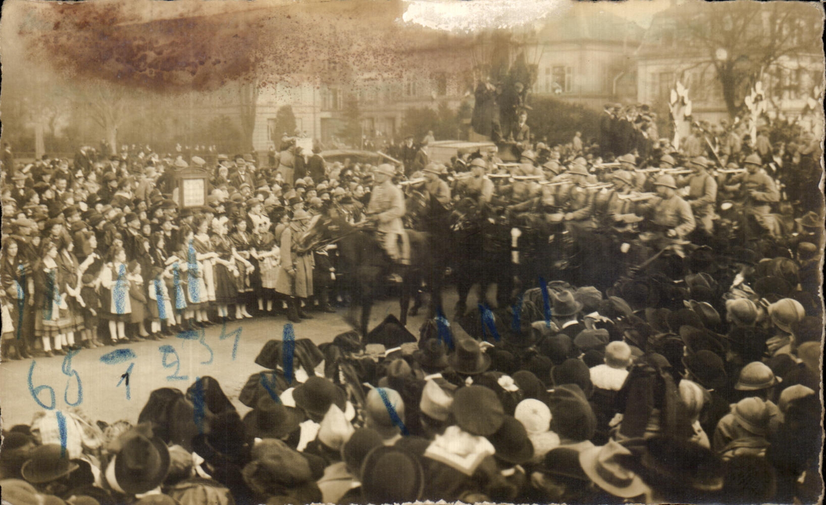 CARTE PHOTO Militaria Defile militarie Chevaux 1918 alsace