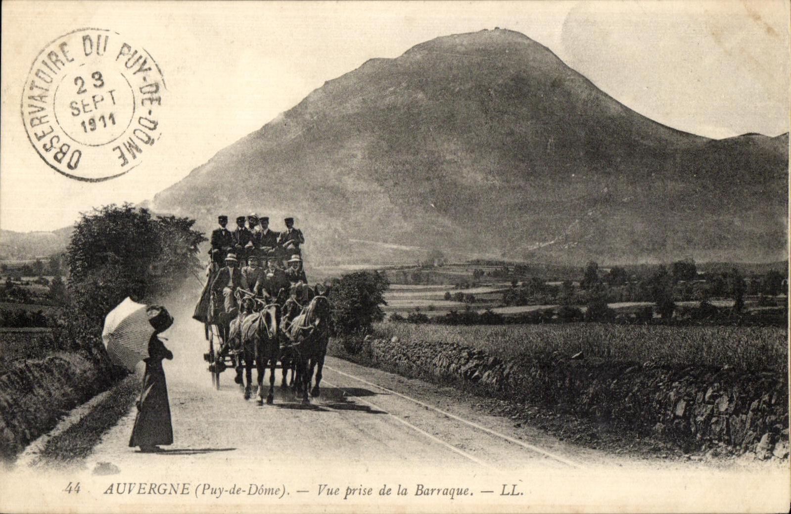 CPA Auvergne Vue Prise De La Barraque Caleche