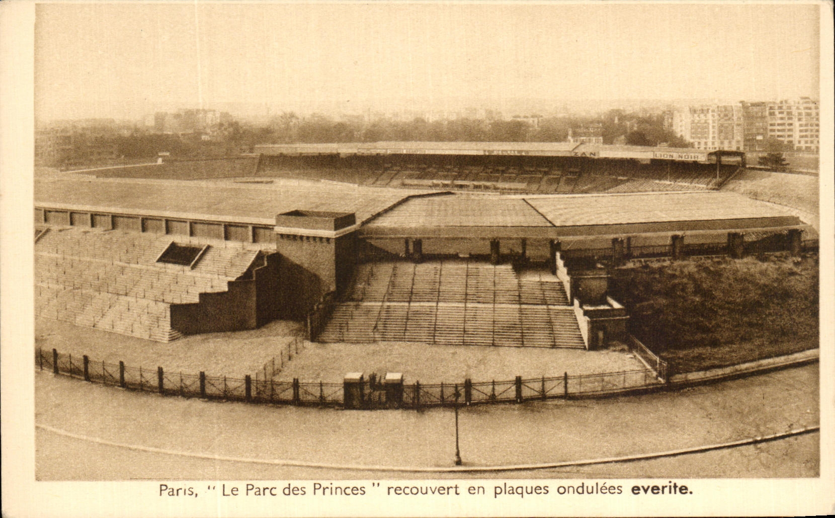 CPA Paris Le Parc Des Princes Recouvert En Plaques Ondulees Everite Football