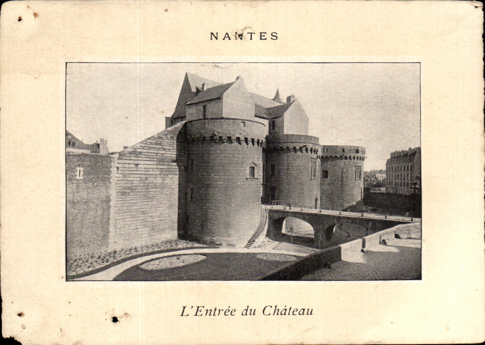CPA Nantes L'Entree Du Chateau