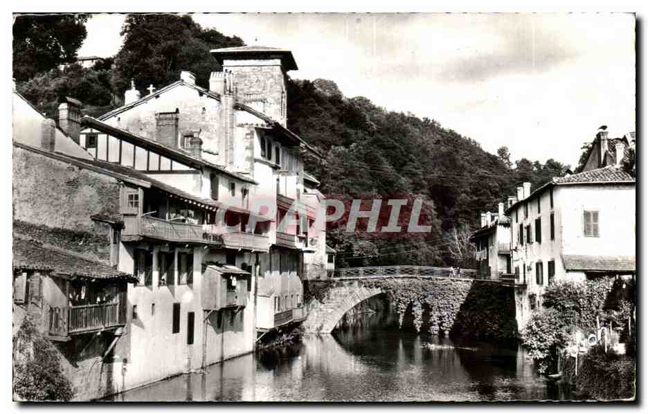 St-Jean-Pied-de-Port — Vieilles maisons sur la Nive — Editions d'Art Martel, B. 2.058