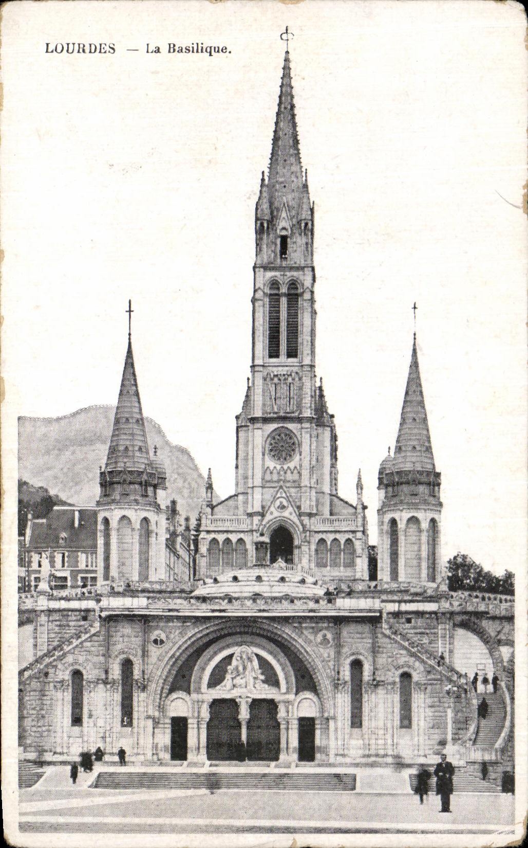 CPA Lourdes Basilique