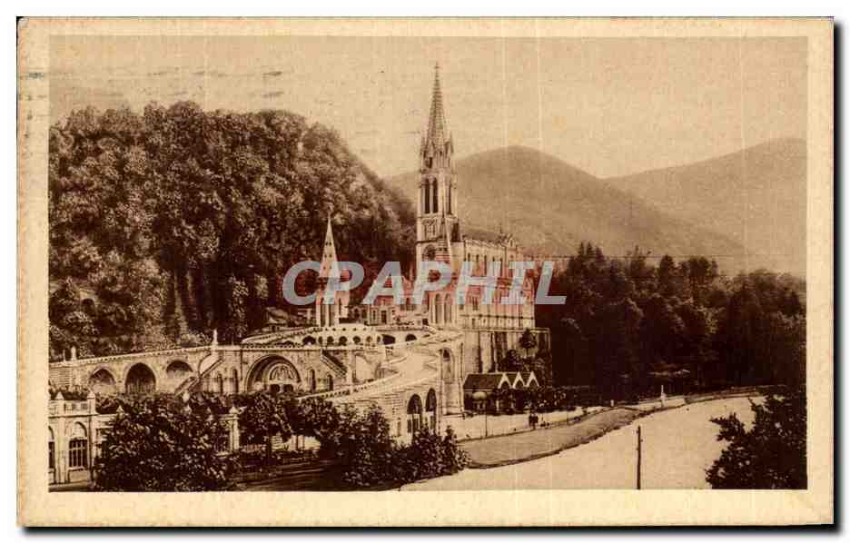 CPA Lourdes La Basilique et les Plscines