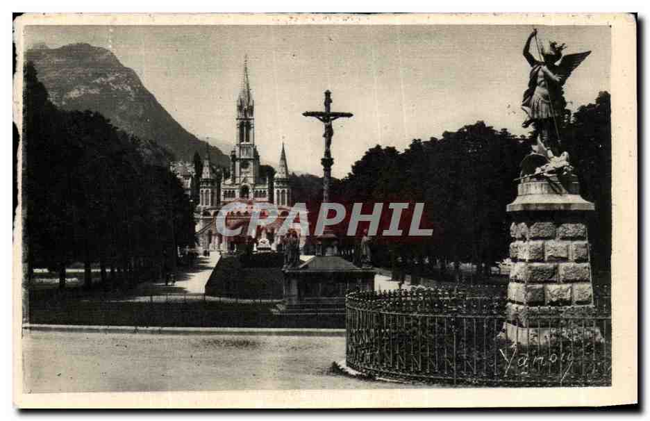 CPA Lourdes Le Basilique