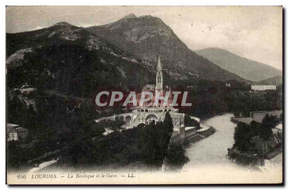 CPA Lourdes La Basilique et le Gave