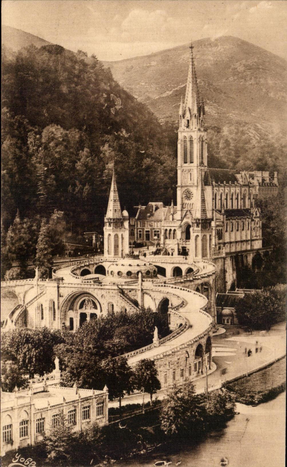 CPA Lourdes La Basilique Et Le Rosaire