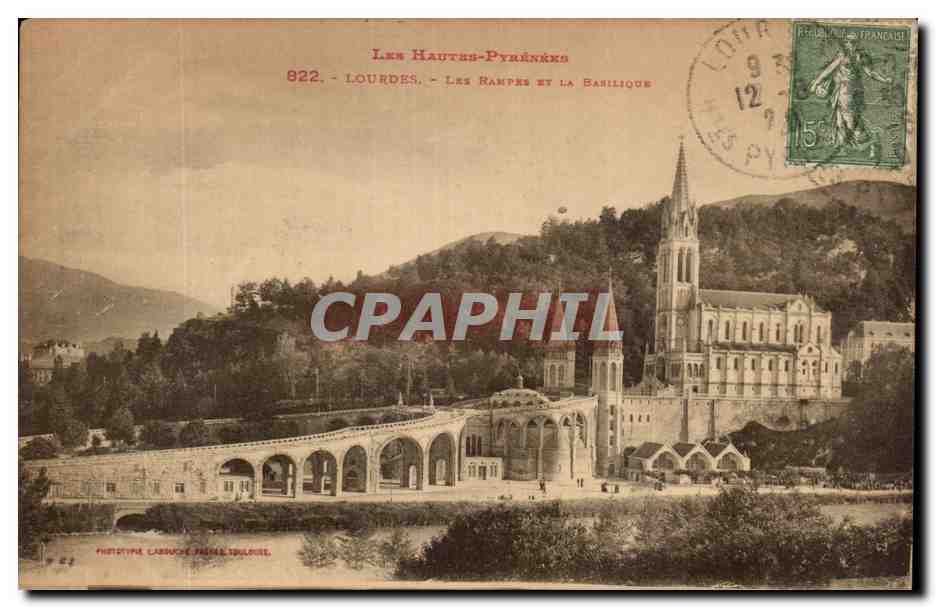 CPA Lourdes Les Rampes et la Basilique