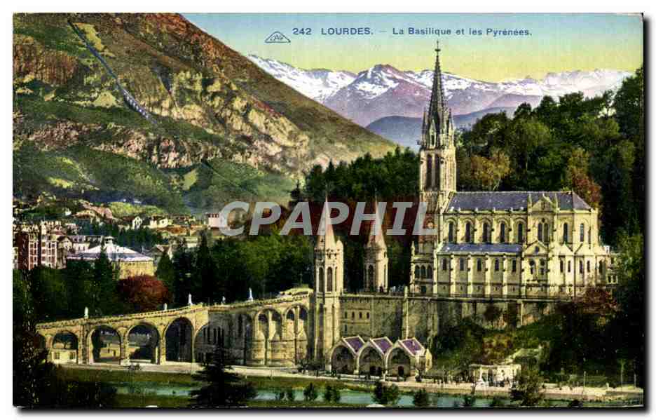 CPA Lourdes La Basilique et les Pyrenees