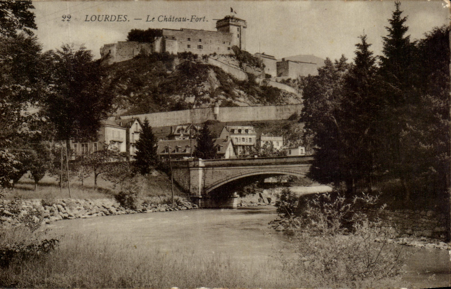 CPA Lourdes Le Chateau Fort
