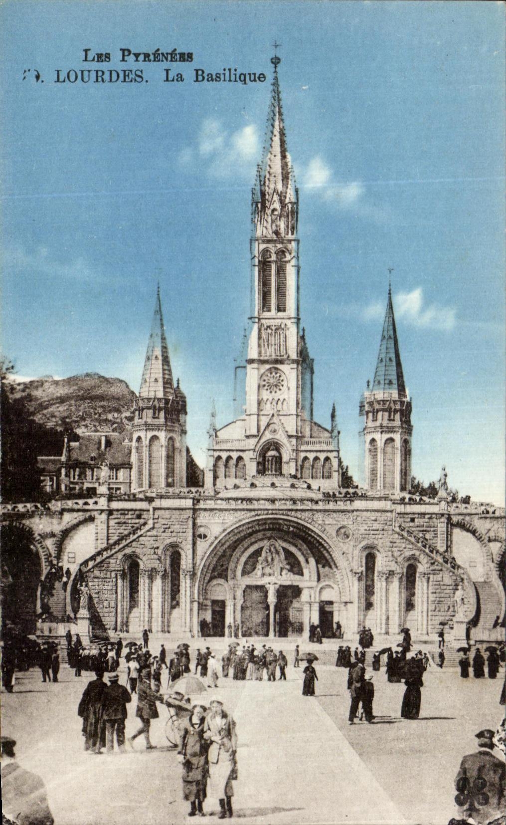 CPA Lourdes La Basilique