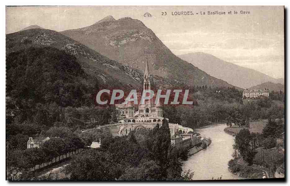 Lourdes - La Basilique et le Gave