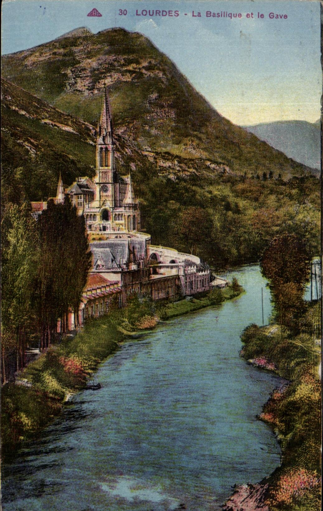 CPA Lourdes La Basilique et le Gave