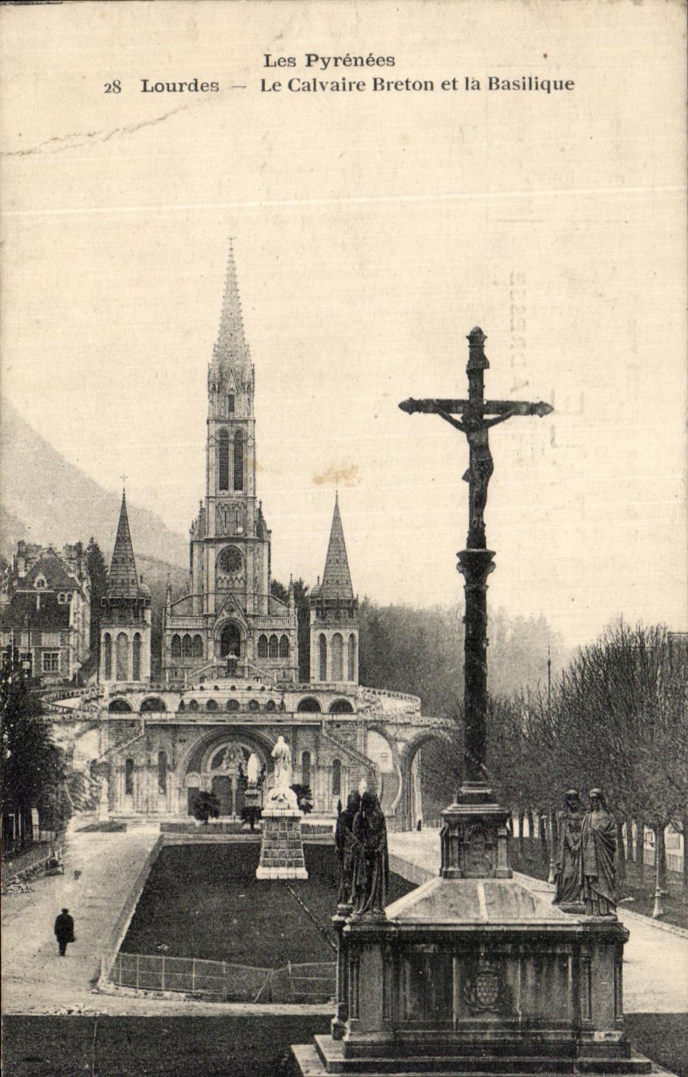 CPA Lourdes Le Calvaire Breton et la Basilique