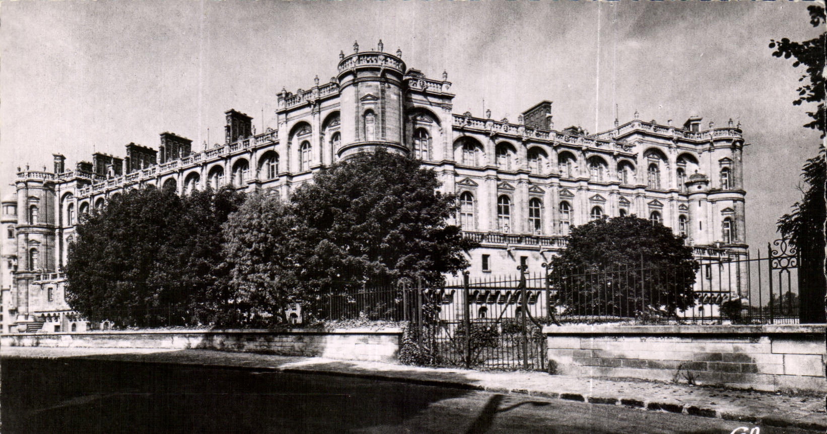 St-GERMAIN-en-LAYE - Le Château — Façade sur la rue Thiers — REAL-PHOTO, Paris