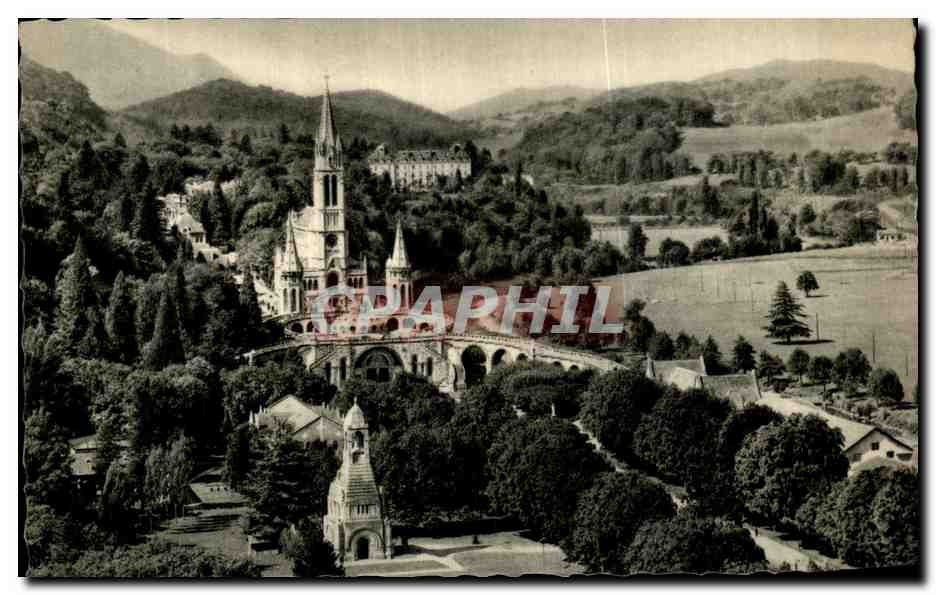 CPA Lourdes La Basilique vue du Chateau Fort