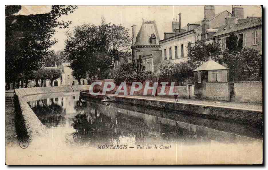 CPA Montargis Vue sur le Canal