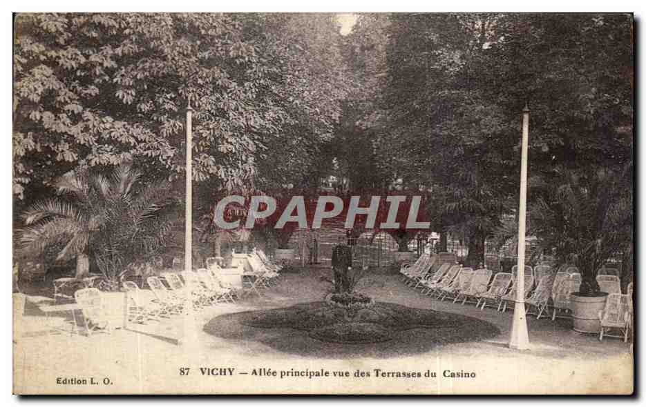 CPA Vichy Allee principale vue des Terrasses du Casino 
