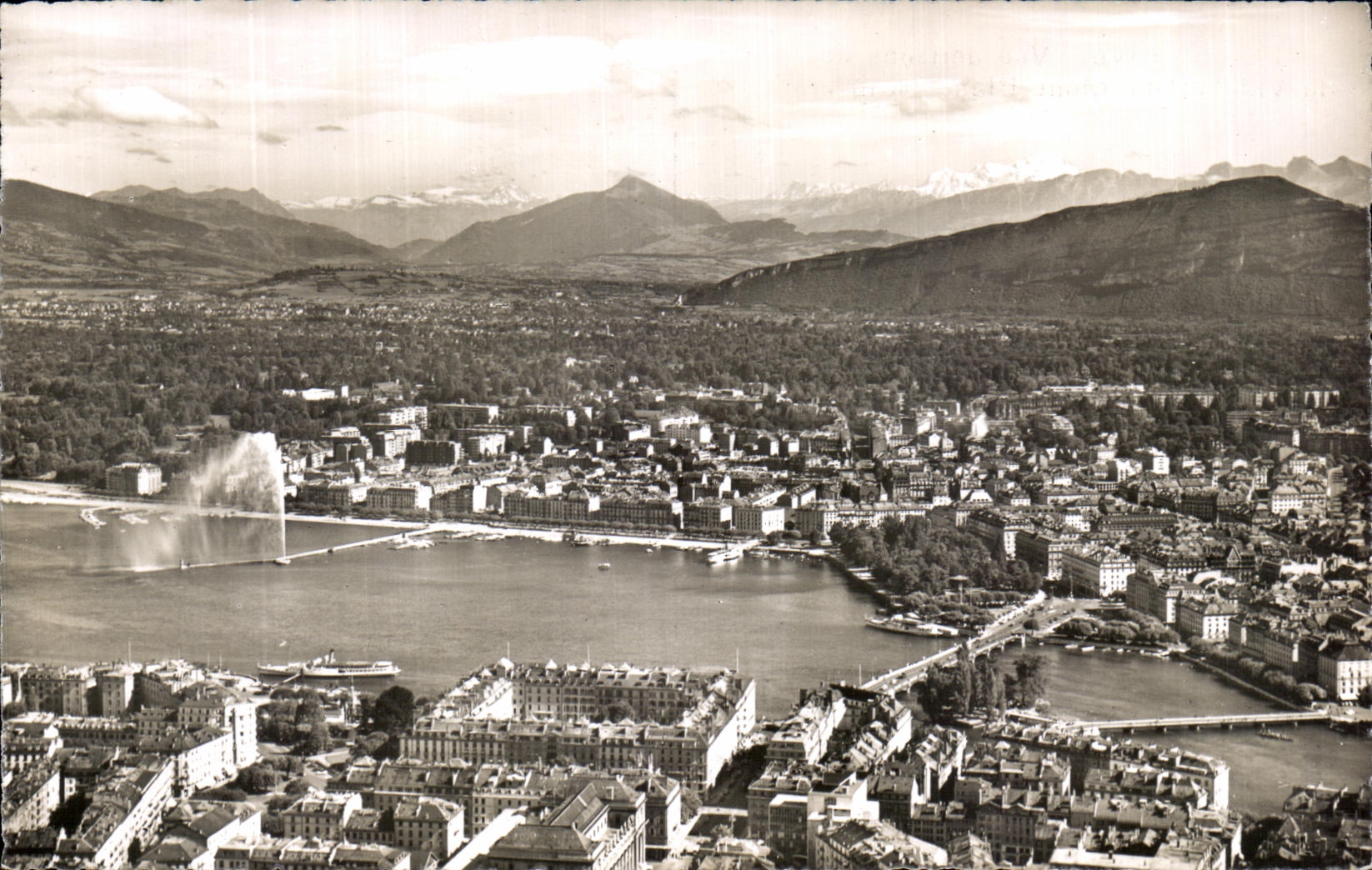 CPA Geneve Vue aerienne de l aVille et du mont Blanc