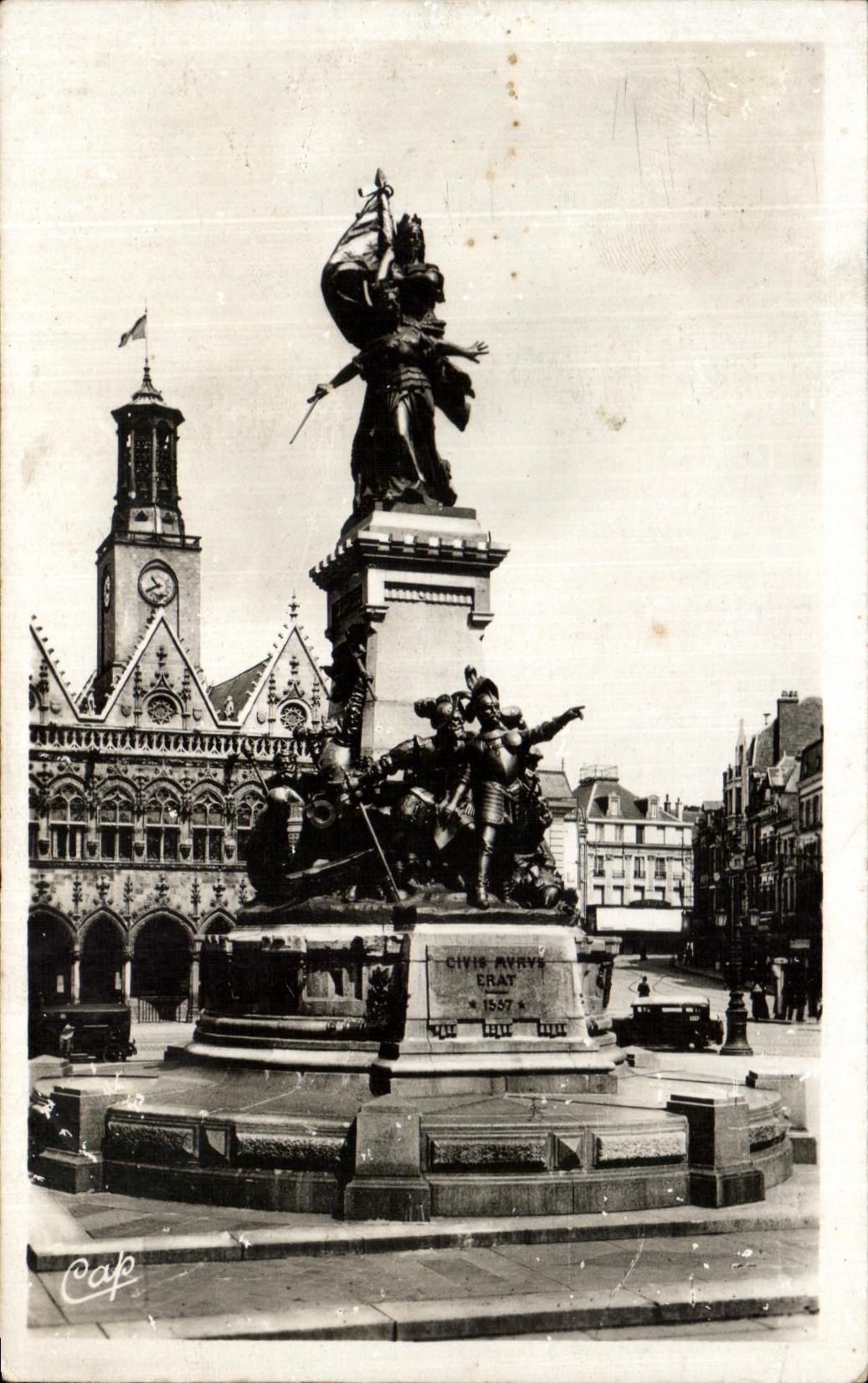Saint-Quentin — Monument de la Défense et Hôtel de Ville — éditeur C.A.P. n°432