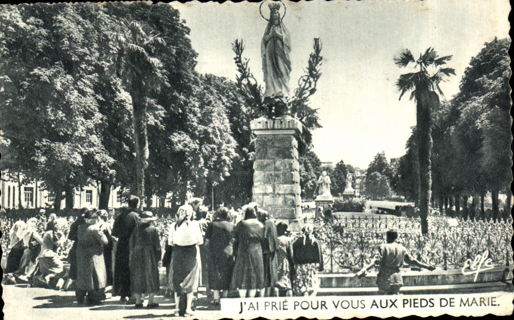 CPA Lourdes La Vierge Couronnee