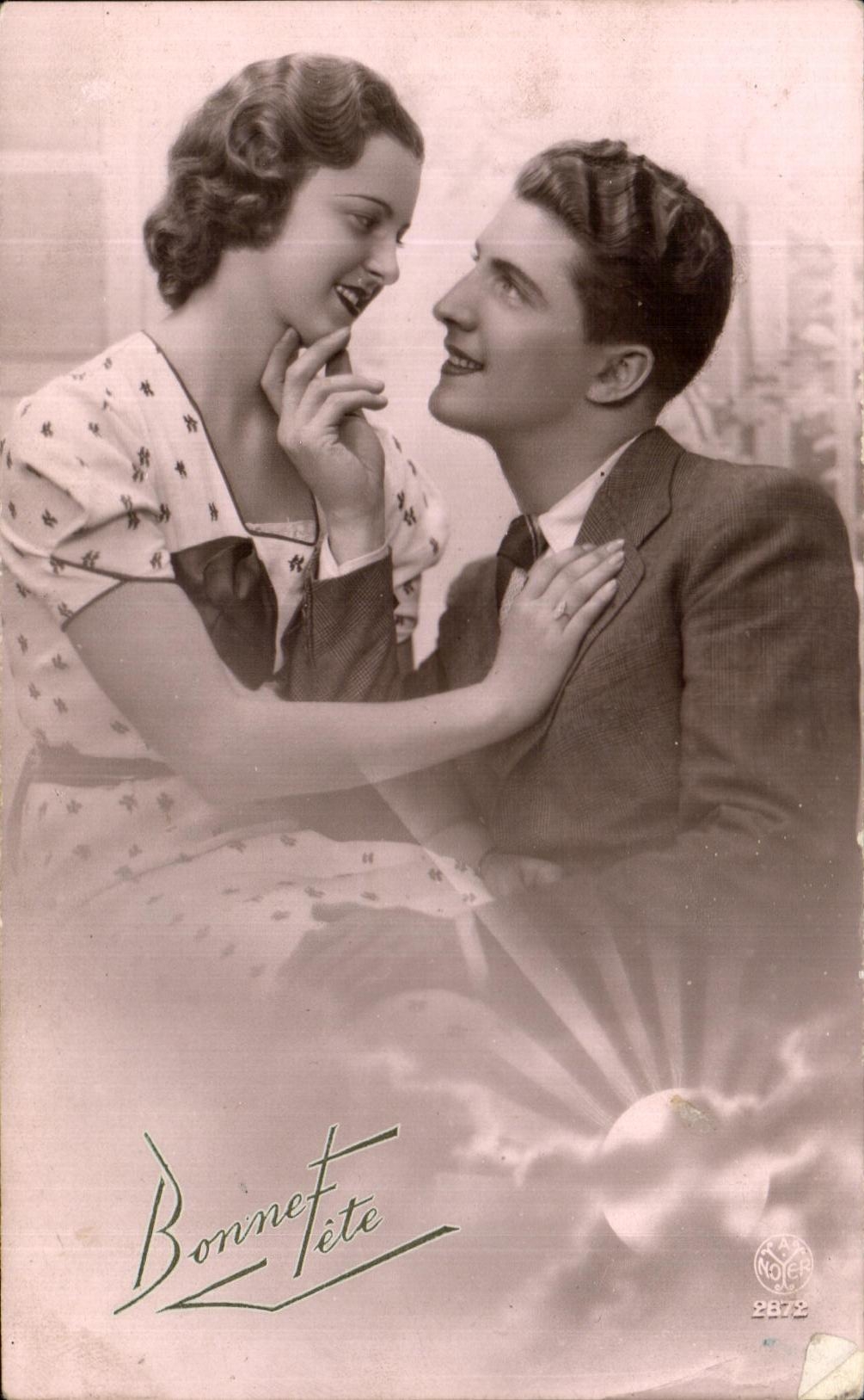 Jeune couple en amoureux — Bonne fête — éditeur KOJER n° 2872