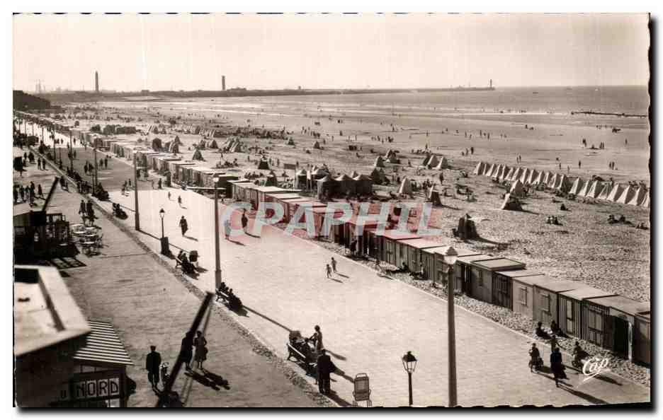 CPA Malo Les Bains L'Esplanade et la plage