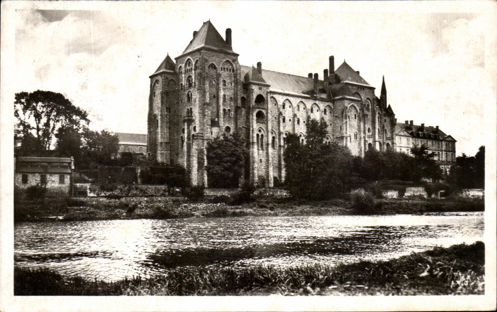 CPA Sable Sur Sarthe L'abbaye De Solesmes