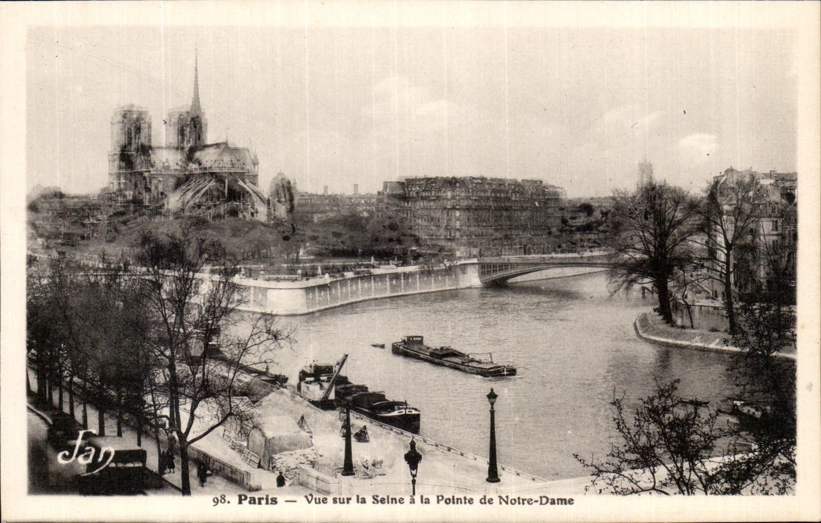 CPA Paris Vue sur la Seine a la Pointe de Notre Dame