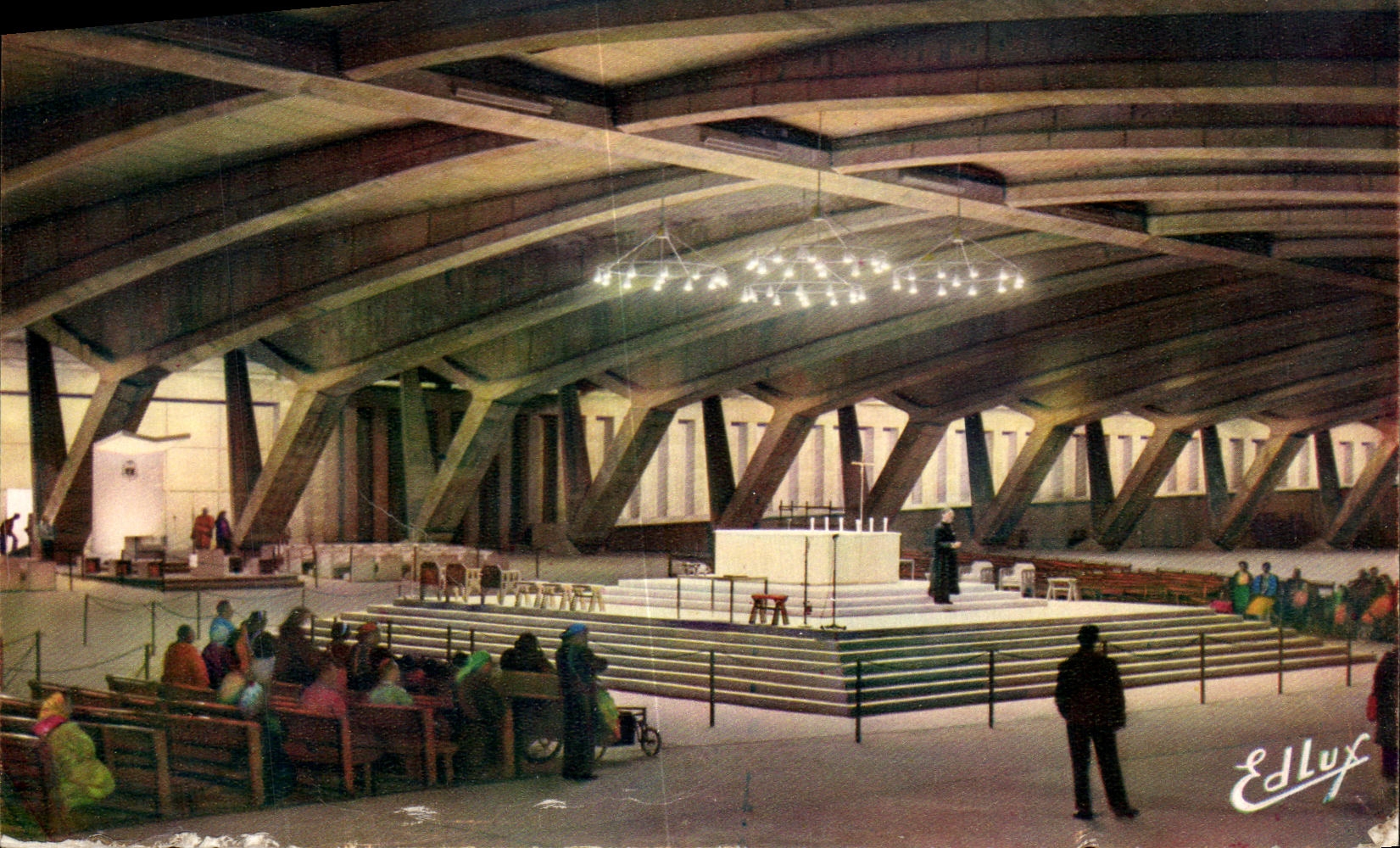 CPSM Lourdes La Basilique Souterrains St Pie X