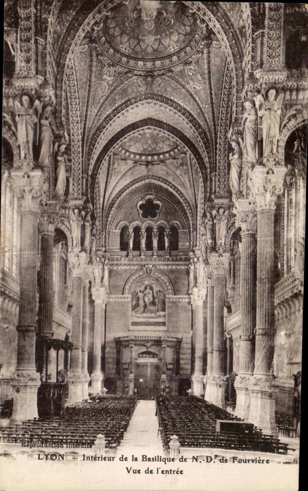 CPA Lyon Interieur de la Basillique de Fourviere Vue de L'entree