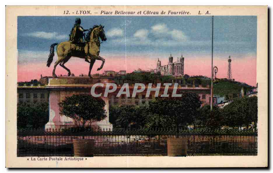 Lyon — Place Bellecour und Côteau de Fourvière — L. A.
