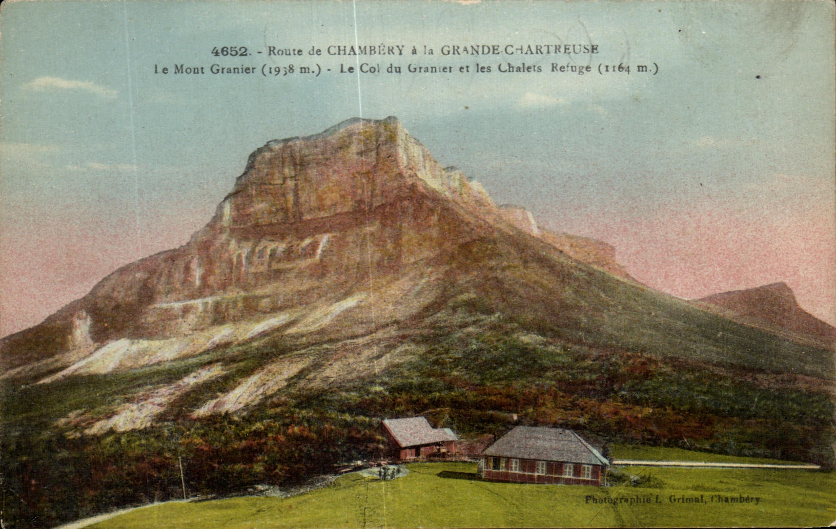 Route de Chambéry à la Grande Chartreuse — Le Mont Granier (1938 m.) et le Col du Granier avec les Chalets Refuge (1164 m.) — Photographie L. Grimal, Chambéry