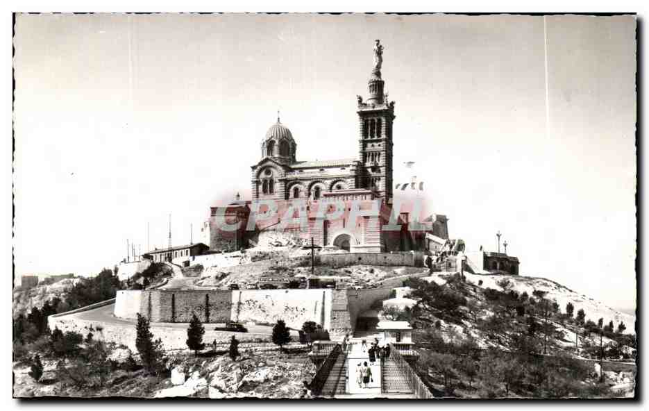 CPA Le Carrefour Du Monde Marseille Basilique N D De La Garde