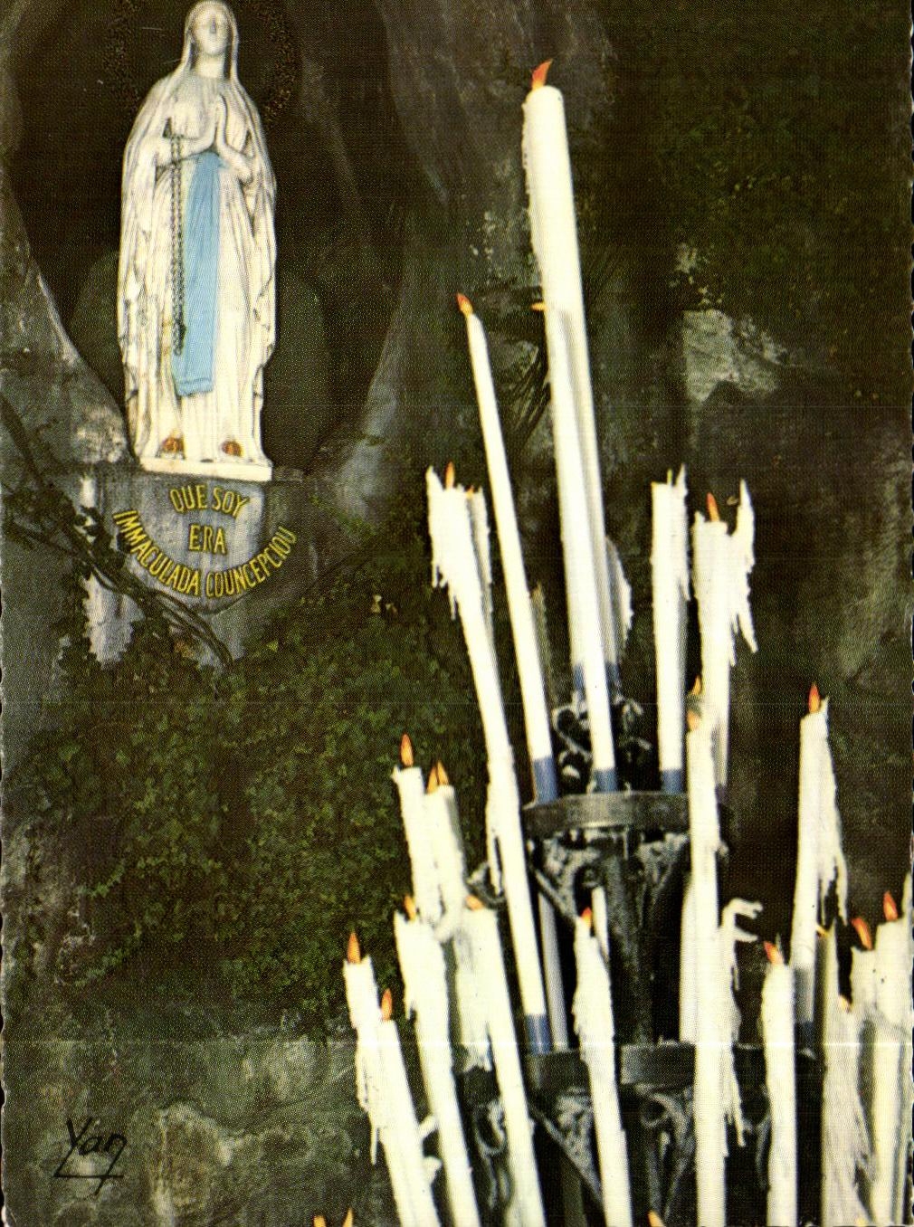 CPM Lourdes La Vierge de la Grotte Miraculeuse 
