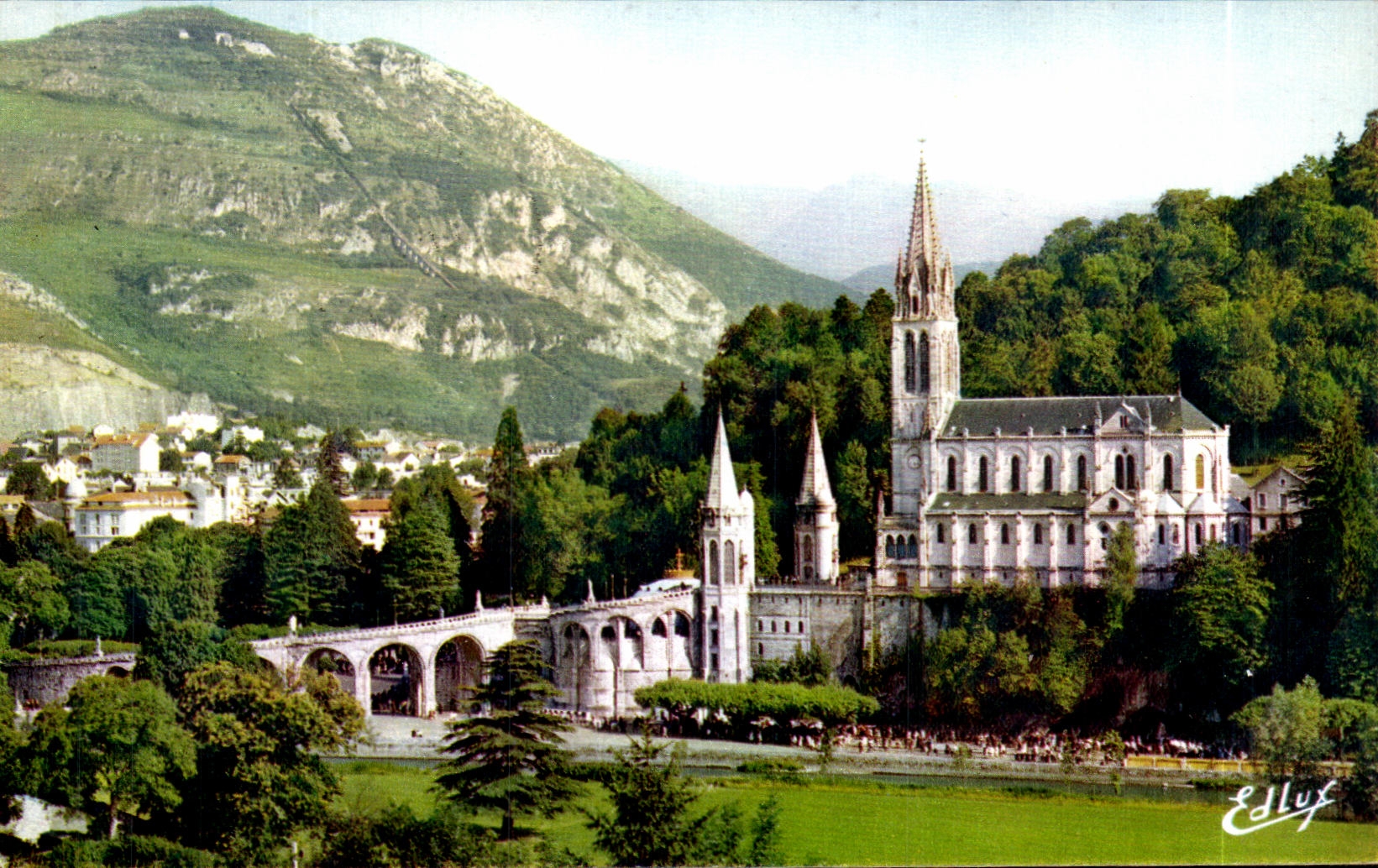 CPM Lourdes La Basilique et le Pic du Jer 