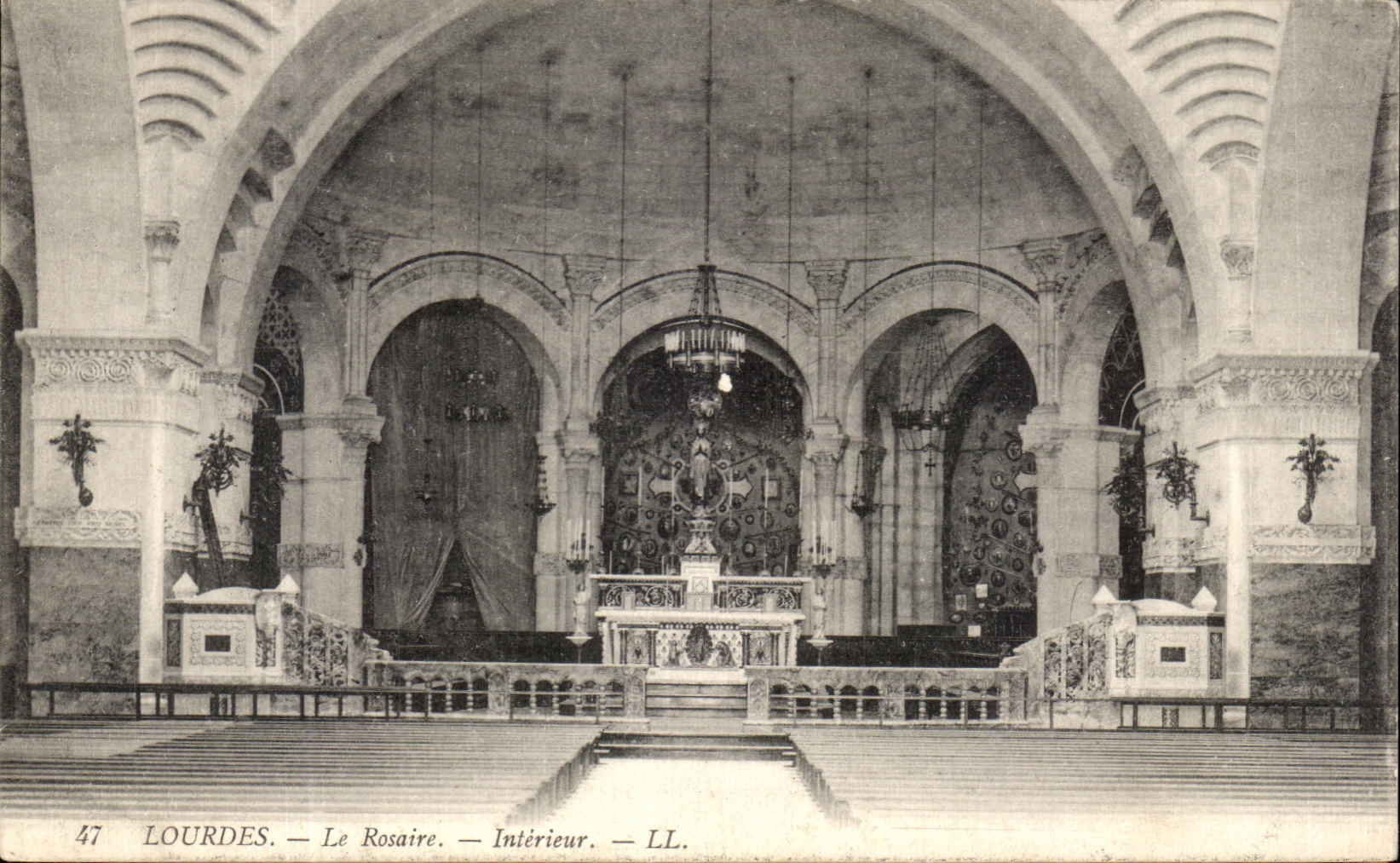 CPA Lourdes Le Rosaire Interieur