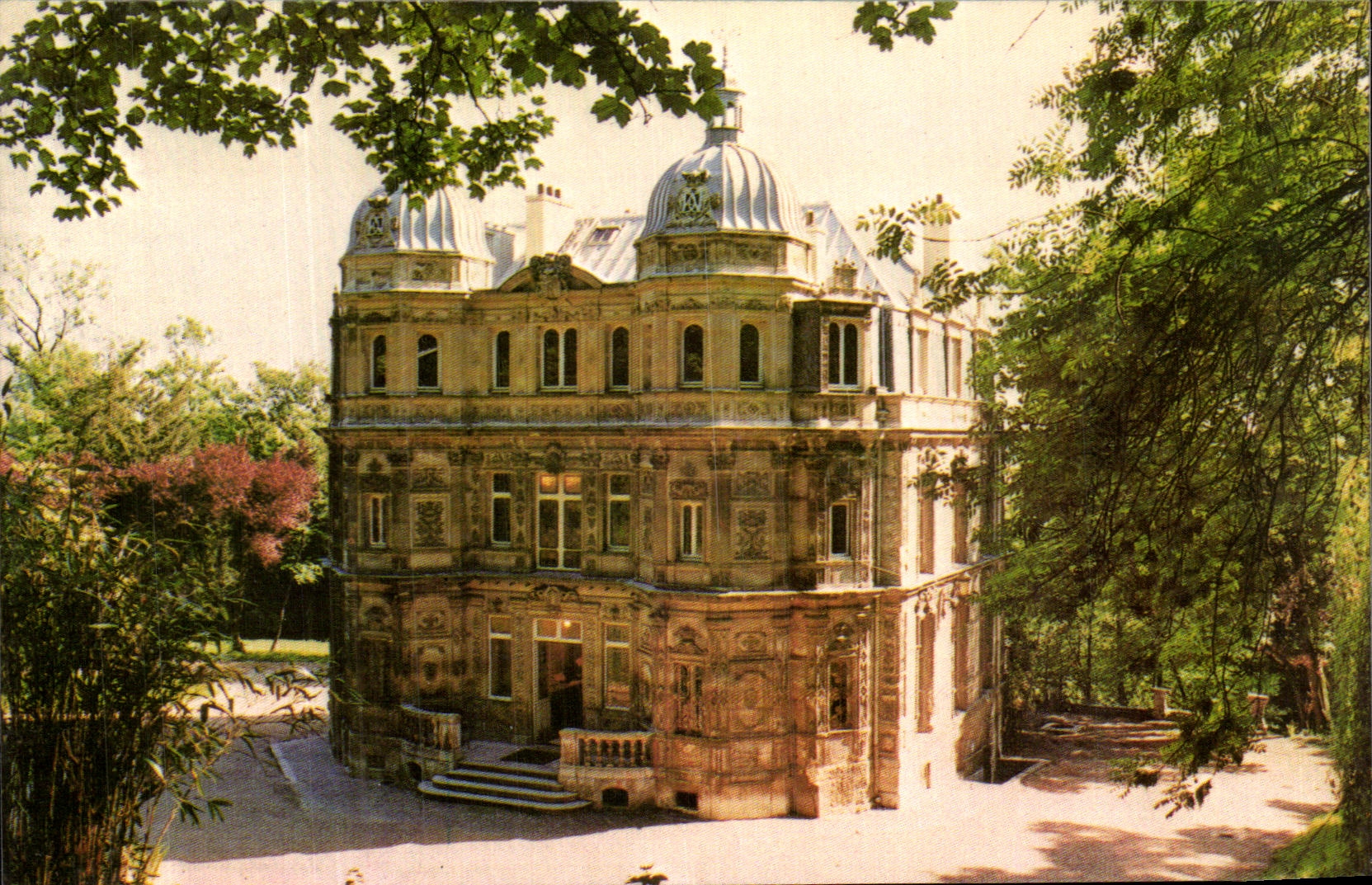 Château de Monte-Cristo — construit par Alexandre Dumas — Ph. Gilles Faure-Biguet, Éditions Champflour