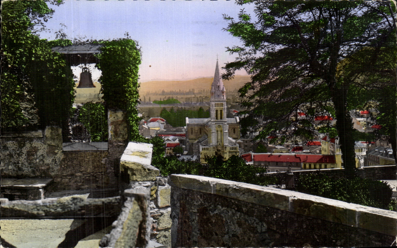 CPA Lourdes Vue Prise du Chateau Fort